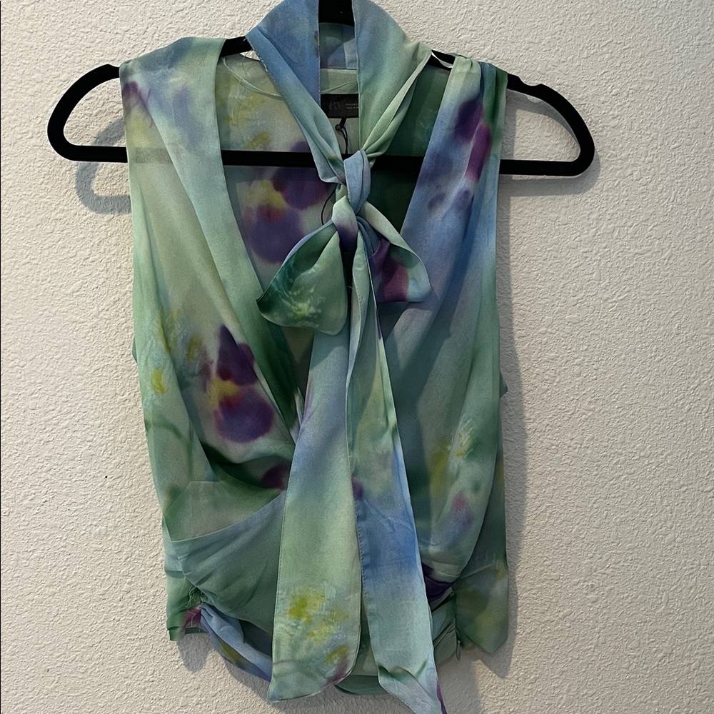 Zara Multicolor Sleeveless Blouse. V-Neck with Bow Tie Neckline
Tie-Dye
Sz SM - Picture 2 of 16